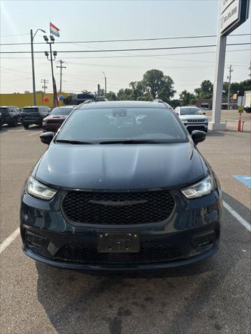 Used 2025 Chrysler Pacifica Limited For Sale in Millington, TN
