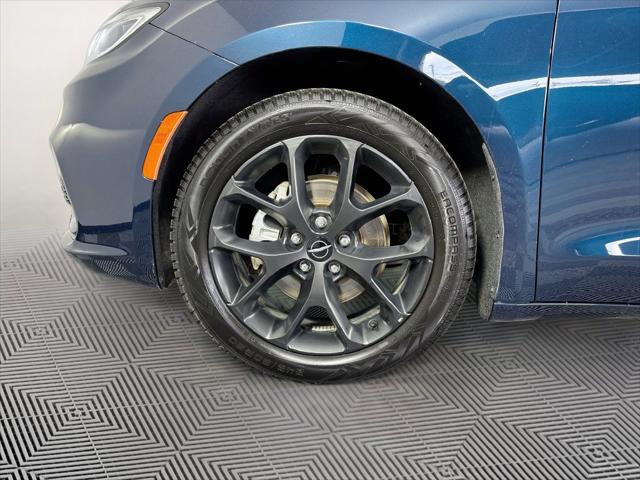 Used 2025 Chrysler Pacifica Limited For Sale in Olive Branch, MS