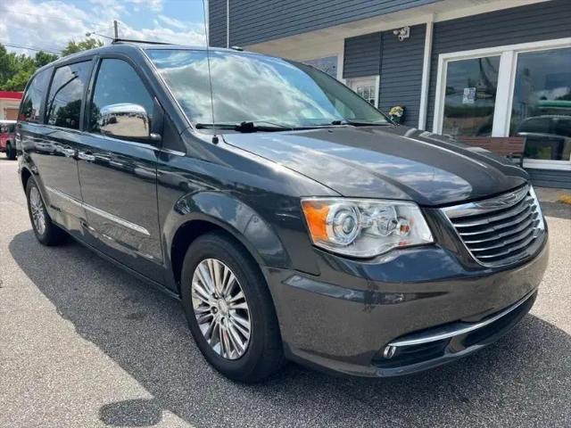 2011 Chrysler Town & Country Limited for sale in Akron, OH