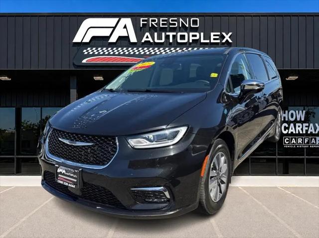 2023 Chrysler Pacifica Hybrid Limited for sale in Fresno, CA