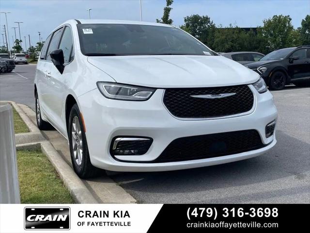 2025 Chrysler Pacifica Select for sale in Fayetteville, AR