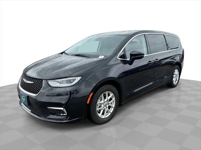 2023 Chrysler Pacifica Touring L for sale in Watertown, WI