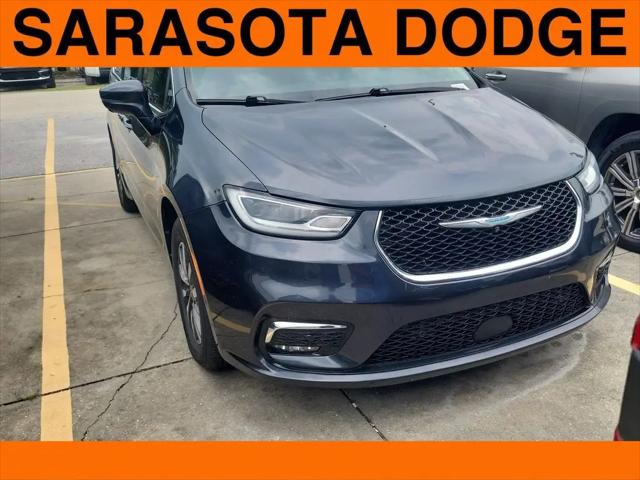 2021 Chrysler Pacifica Hybrid Touring L for sale in Sarasota, FL