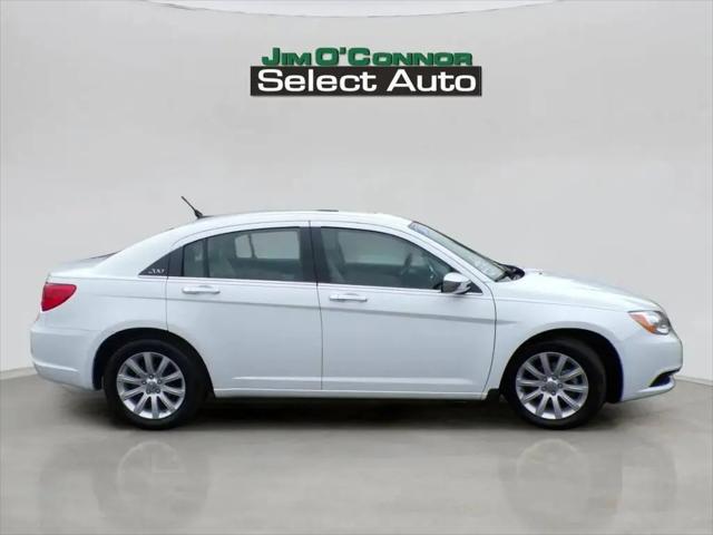 2014 Chrysler 200 Limited for sale in Oconomowoc, WI