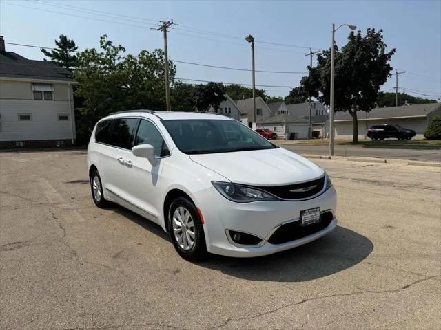 2017 Chrysler Pacifica Touring-L for sale in Milwaukee, WI