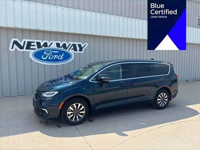 2024 Chrysler Pacifica Hybrid Select for sale in Coon Rapids, IA