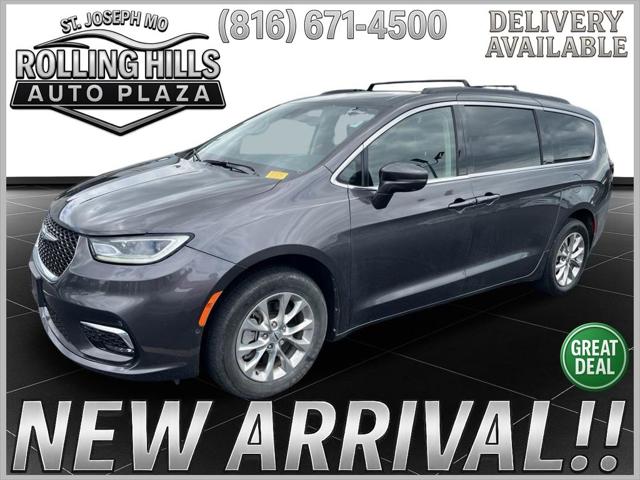 2022 Chrysler Pacifica Touring L AWD for sale in Saint Joseph, MO