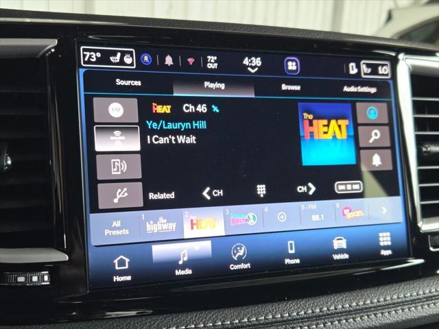2027 Chrysler Pacifica Select