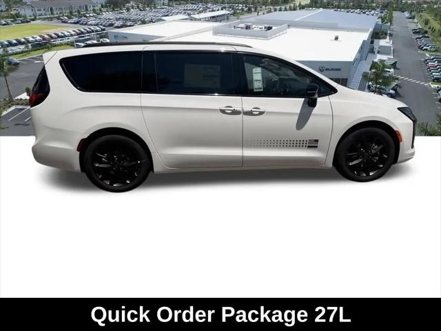 2027 Chrysler Pacifica Select