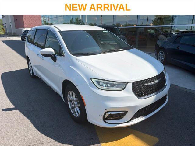 2023 Chrysler Pacifica Touring L for sale in Lansing, IL