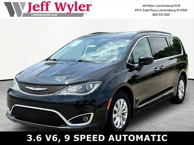 2017 Chrysler Pacifica Touring-L for sale in Lawrenceburg, IN