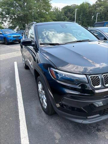 2023 Jeep Compass Latitude Lux FWD 2023 Jeep Compass Latitude Lux FWD