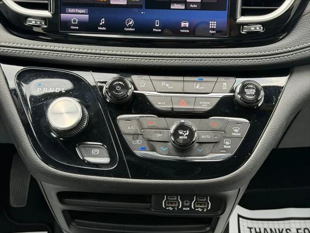 2025 Chrysler Pacifica Select