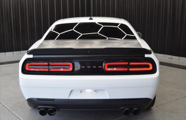 2018 Dodge Challenger 392 Hemi Scat Pack Shaker