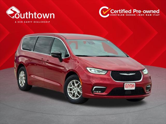 2025 Chrysler Pacifica Select for sale in Indianola, IA