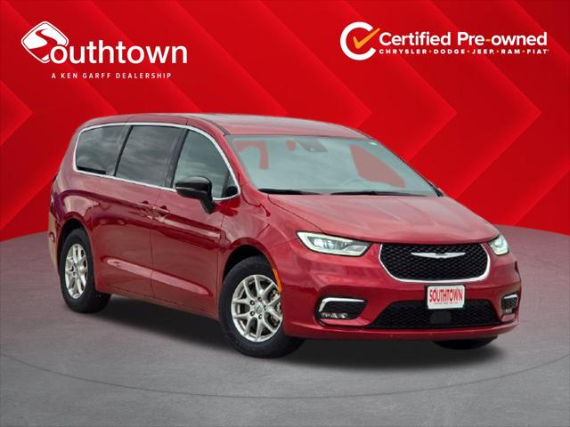 2025 Chrysler Pacifica Select for sale in Indianola, IA
