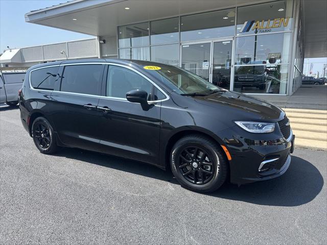 Used 2023 Chrysler Pacifica Touring L For Sale in Toledo, OH