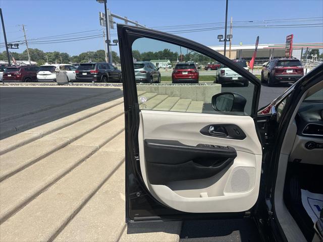 Used 2023 Chrysler Pacifica Touring L For Sale in Toledo, OH