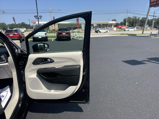 Used 2023 Chrysler Pacifica Touring L For Sale in Toledo, OH