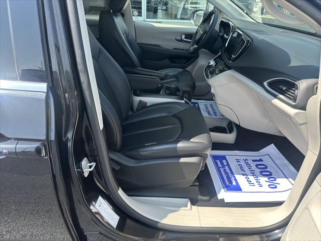 Used 2023 Chrysler Pacifica Touring L For Sale in Toledo, OH
