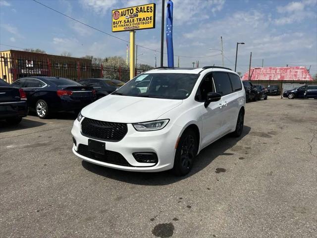 2025 Chrysler Pacifica Limited for sale in Detroit, MI