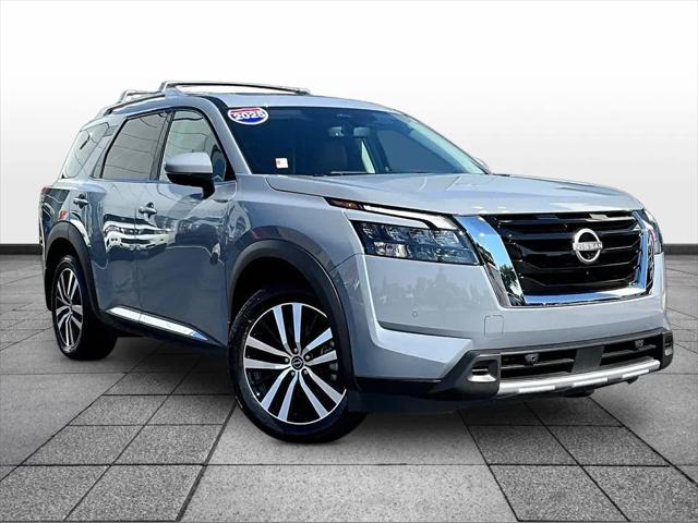 2025 Nissan Pathfinder Platinum 4WD for sale in Janesville, WI