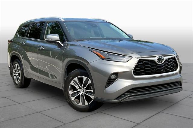Certified Used 2025 Heavy Metal Toyota XLE image 37