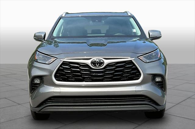 Certified Used 2025 Heavy Metal Toyota XLE image 38