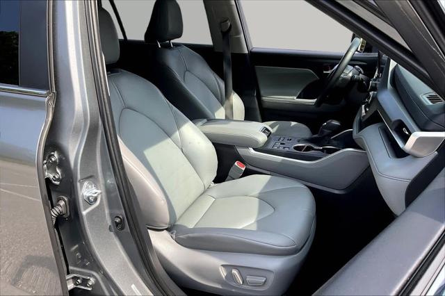 Certified Used 2025 Heavy Metal Toyota XLE image 43