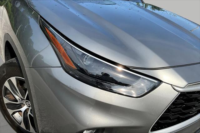 Certified Used 2025 Heavy Metal Toyota XLE image 62