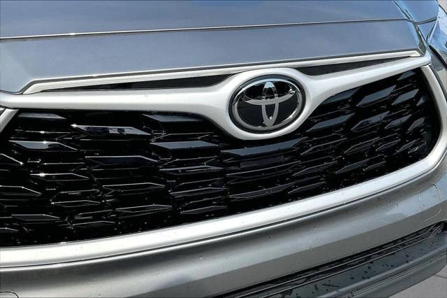 Certified Used 2025 Heavy Metal Toyota XLE image 64