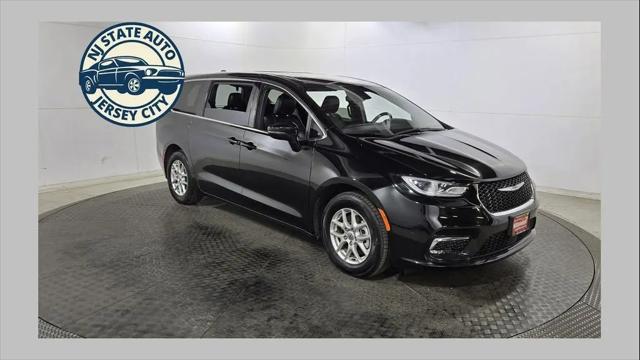 2025 Chrysler Pacifica Select for sale in Jersey City, NJ