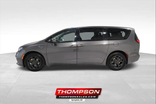2022 Chrysler Pacifica Hybrid Limited for sale in Springfield, MO