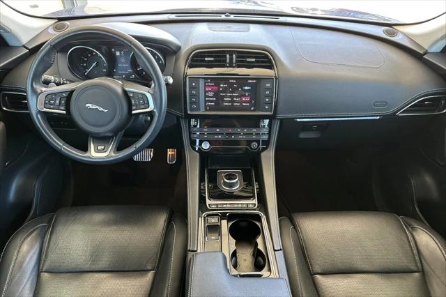 2018 Jaguar F-PACE 25t R-Sport
