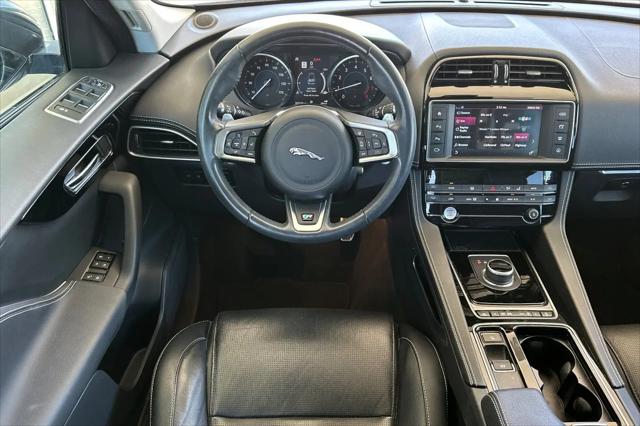 2018 Jaguar F-PACE 25t R-Sport