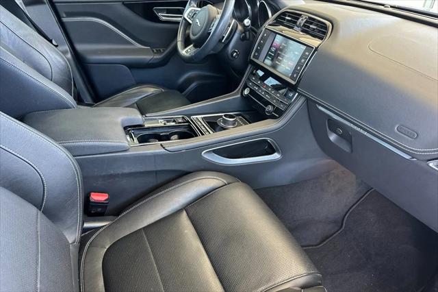 2018 Jaguar F-PACE 25t R-Sport