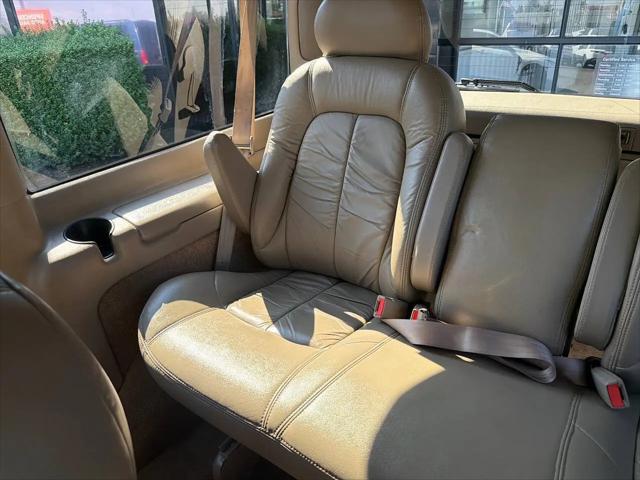 2003 GMC Safari SLE