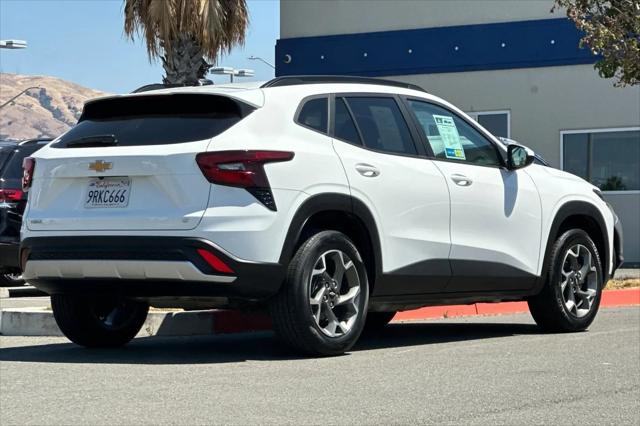 2025 Chevrolet Trax FWD LT
