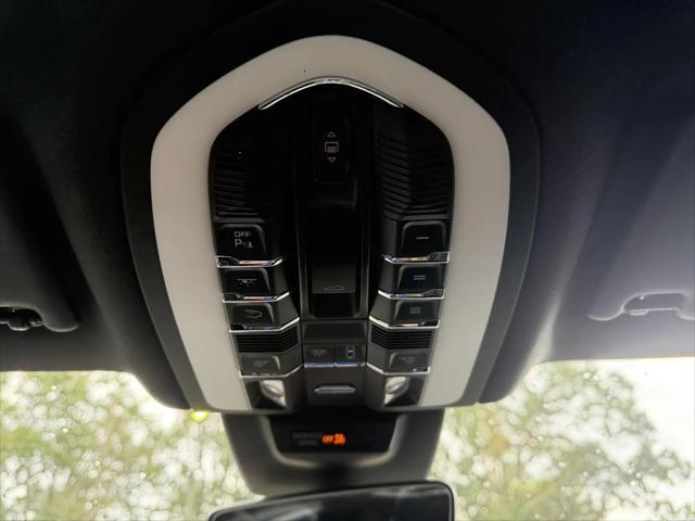 2020 Porsche Macan Macan