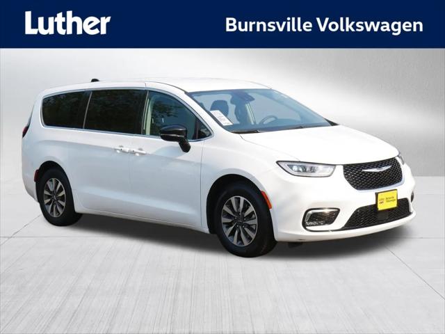 2024 Chrysler Pacifica Hybrid Select for sale in Burnsville, MN