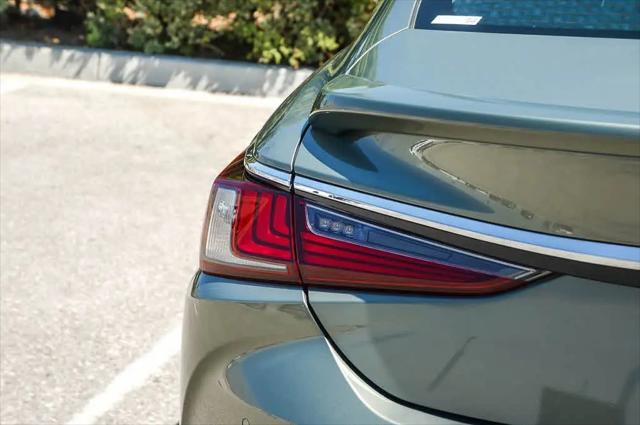 2024 Lexus ES 300h ES 300h