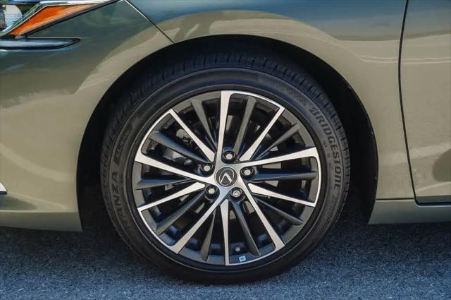 2024 Lexus ES 300h ES 300h