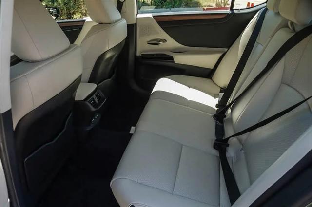 2024 Lexus ES 300h ES 300h