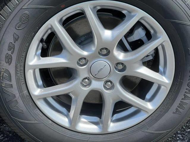 2027 Chrysler Pacifica Select