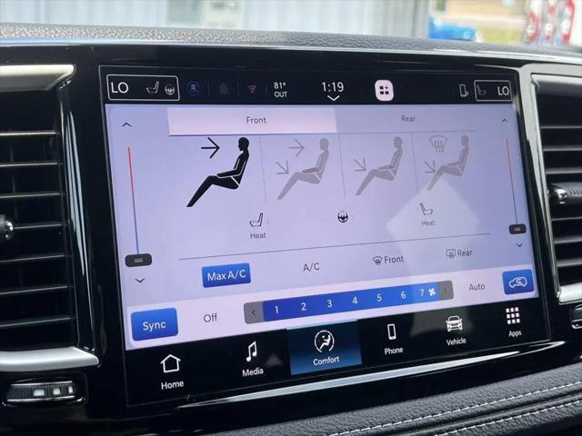 2027 Chrysler Pacifica Select