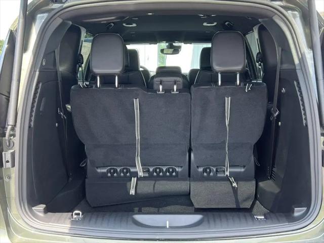 2027 Chrysler Pacifica Select
