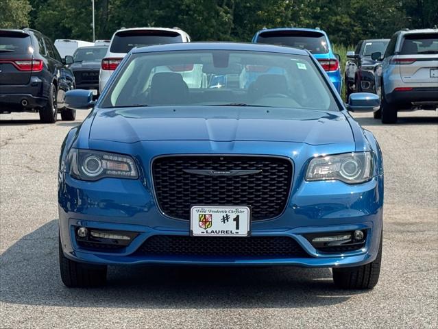 2023 Chrysler 300 Touring L AWD