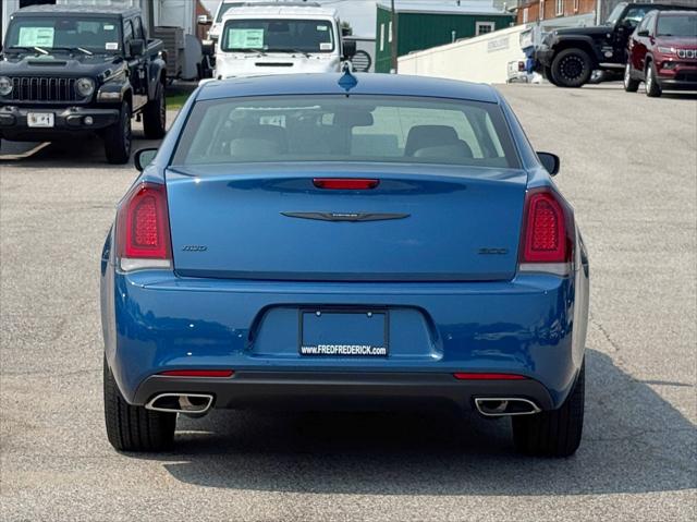 2023 Chrysler 300 Touring L AWD