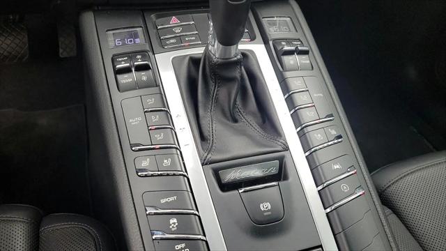 2021 Porsche Macan Macan