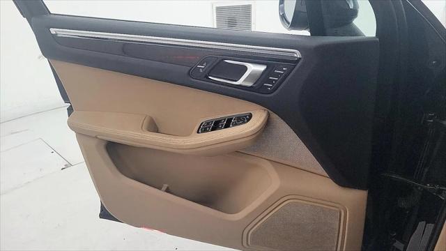 2021 Porsche Macan Macan